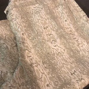 NWT 24W Contemporary Lower Rise Snake Print Capris